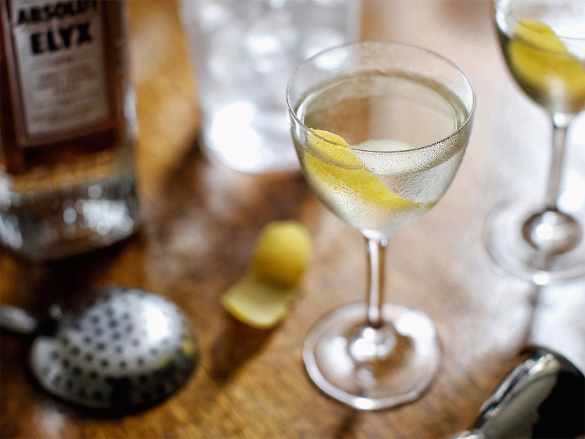 Vesper Martini drinks på et bord