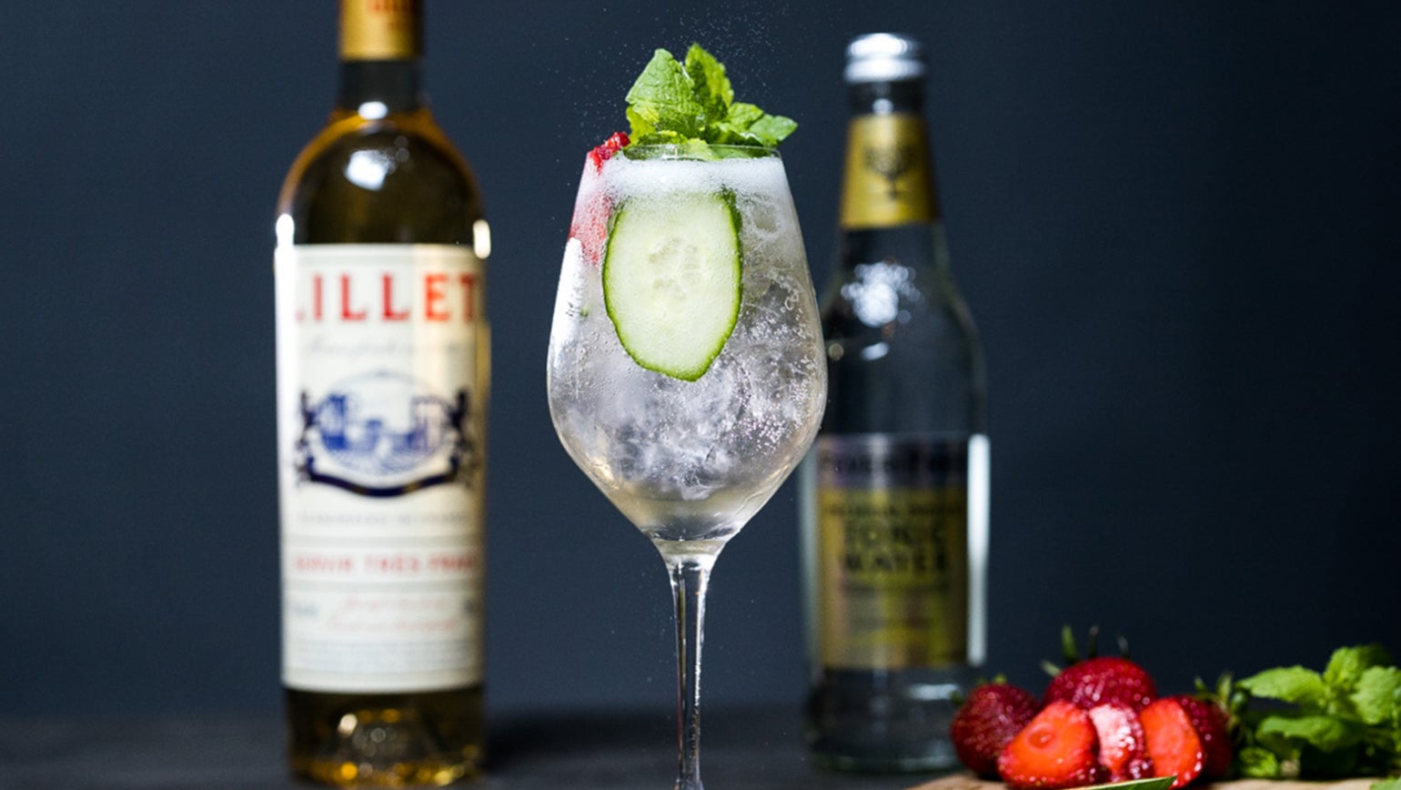 Lillet Vive cocktail og en flaske Lillet Blanc.