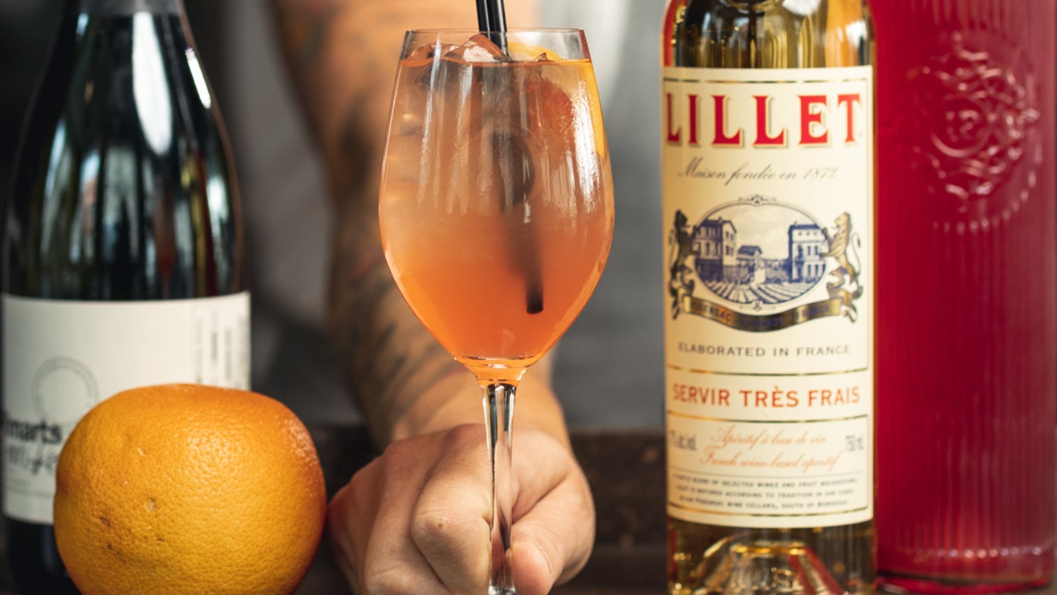 En Lillet Rhubarb med hjemmelavet rabarberlikør