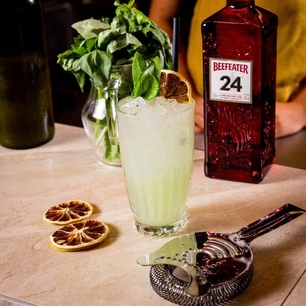 Gin basil smash