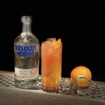 Filur Drink med en flaske Absolut vodka