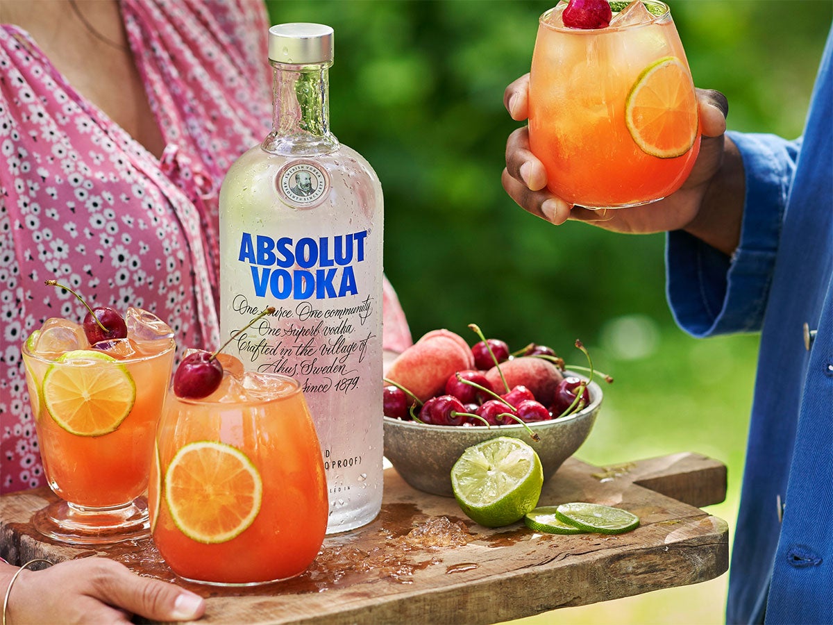 Sex On The Beach drinks med en flaske Absolut Vodka
